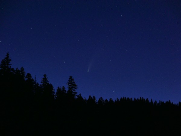 Comet and stars in northwestern sky