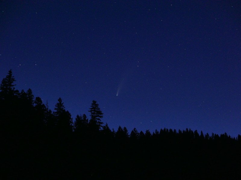 Comet and stars in northwestern sky